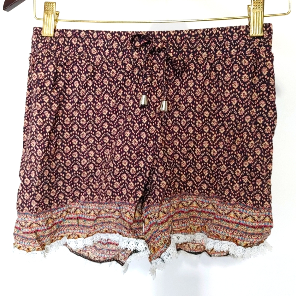 SR | Maroon red boho floral pattern shorts with lace trim